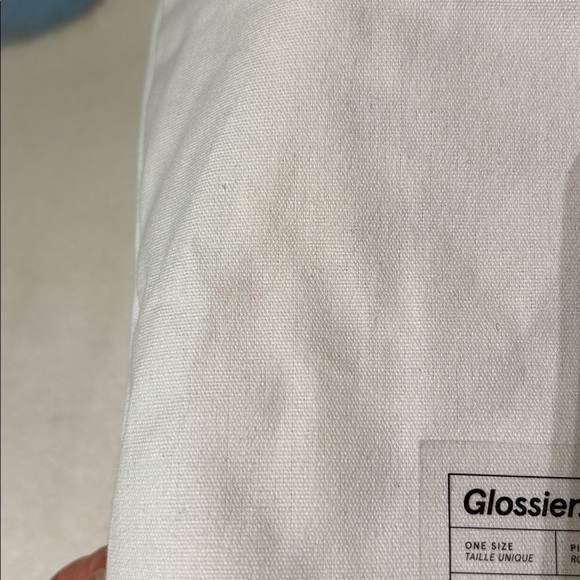 Glossier the beauty bag - Picture 5 of 6